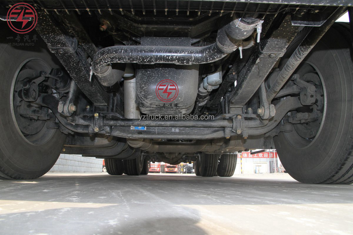 500hp 10 Wheels CNG Trucks with C u m m i n s Diesel Engine and EURO 5 Gas-Powered