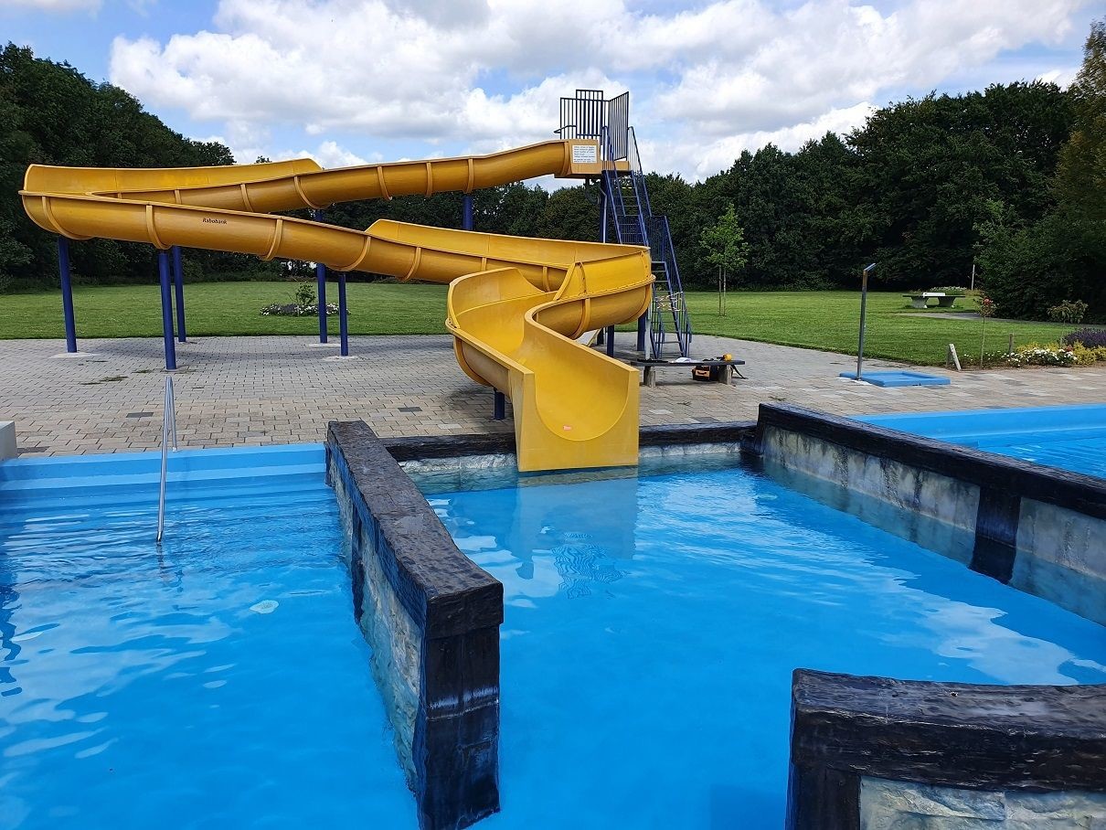 Customized Open Colorful Spiral Water Park Slide 100 Sq.M Floor Space