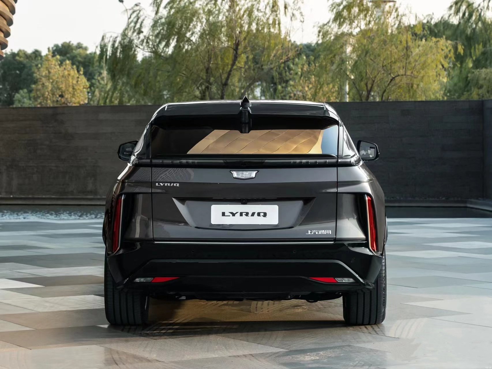 2024 Cadill-ac LYRIQ Large Electric SUV 255kW Motor 190km/h Maximum Speed and 440N.m Maximum Torque with Large Space