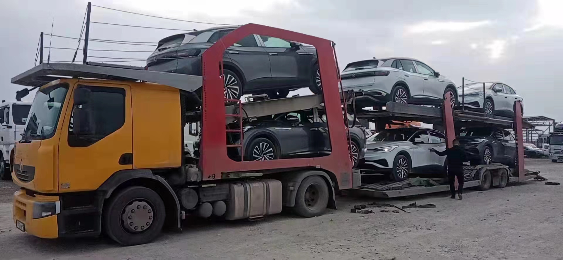 Left Steering Changan Automobile UNI-T Country VI Oil Truck With Advanced Car Entertainment System and ACC Cruise System Car