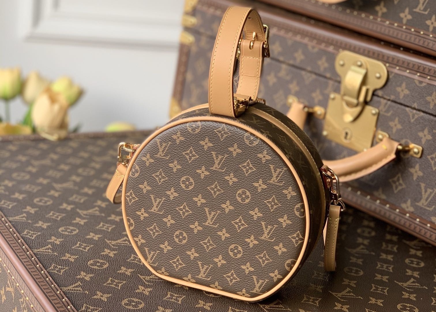 Ladies Leather 7.5cm Circular Push Lock Crossbody Bag With Mental Ornament