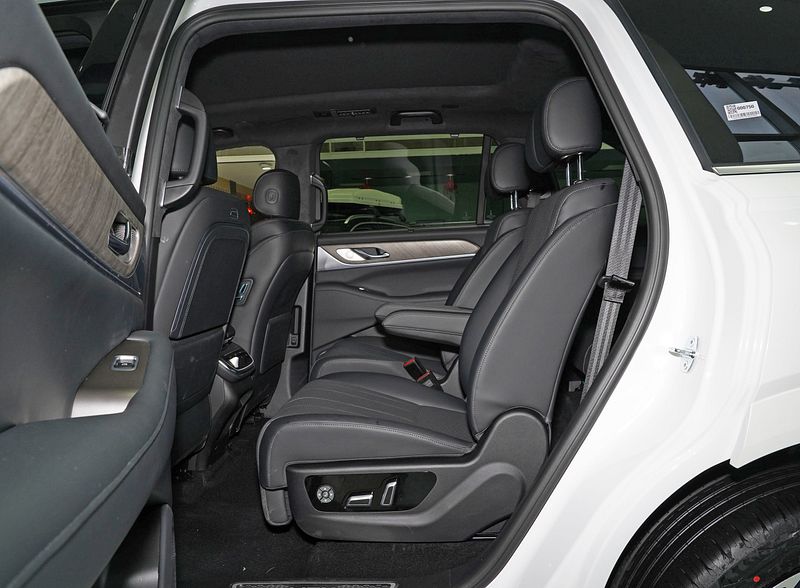 Great Wall Wey Lanshan DHT-PHEV Supper Big SUV 1.5T 154P.s L4 With 113kw/223N.m Maximum Power9.8s 0-100km/h Acceleration