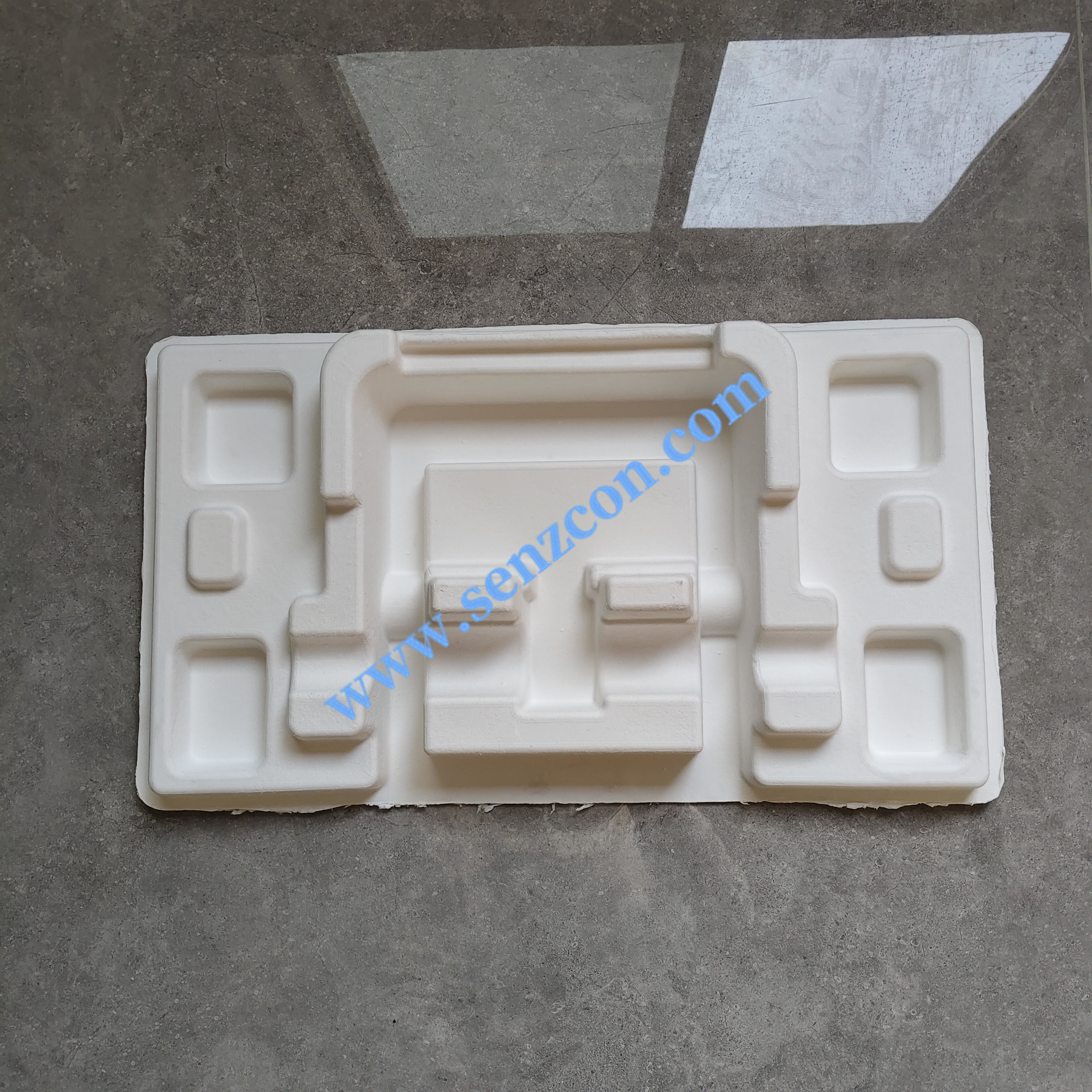 The dry-pressed pulp molded packaging made of white sugarcane pulp, which is customized by the manufacturer for fitness equipment.