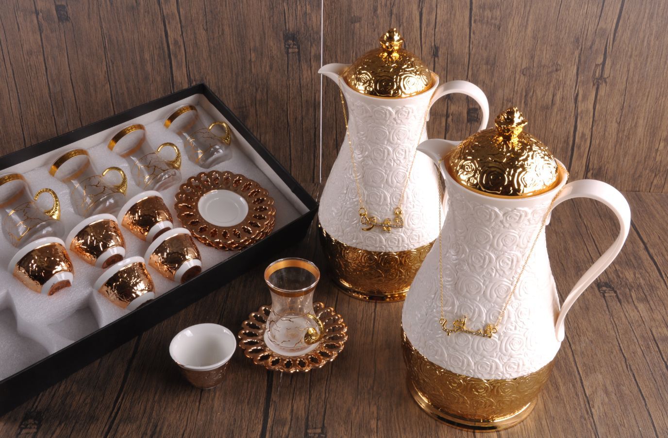 Stocked Royal Black Gold Arabian Glass Liner Carefe Porcelain Cawa Cup 1L Tea Coffee Kettle Set Dallah Pot Arabic Coffee Vacuum Flasks