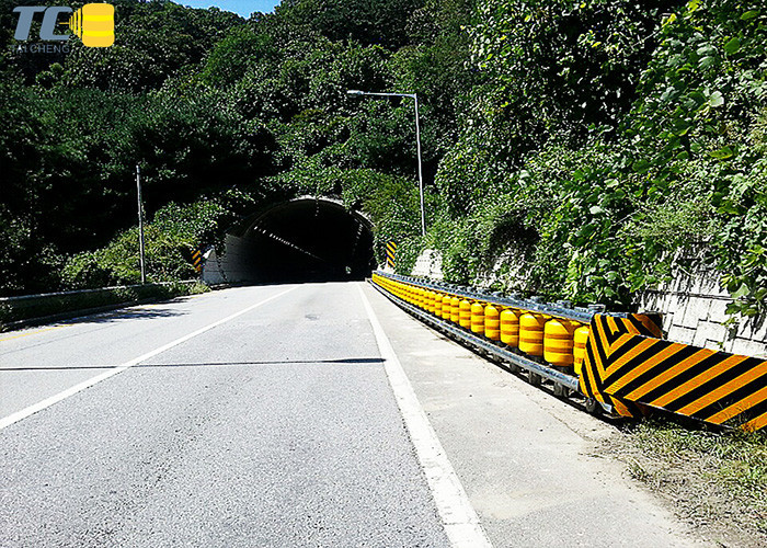 Flame Retardant Material Highway Roller Barrier To Reduce Traffic Accidents