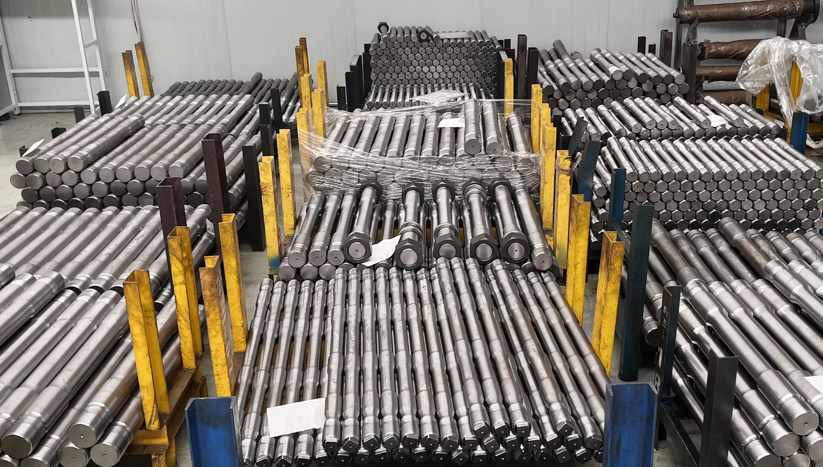 Construction/Mining/Demolition Purpose Hydraulic Breaker Spare Parts SB40/50/60/70/81/121/131 Through Bolt Assy 52*3*1020 6
