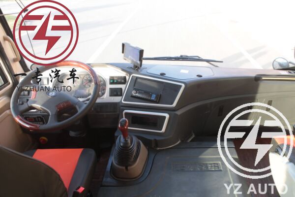 Affordable 5.9m 4x2 30 Seat Diesel Business Tourist Bus from with Manual Transmission