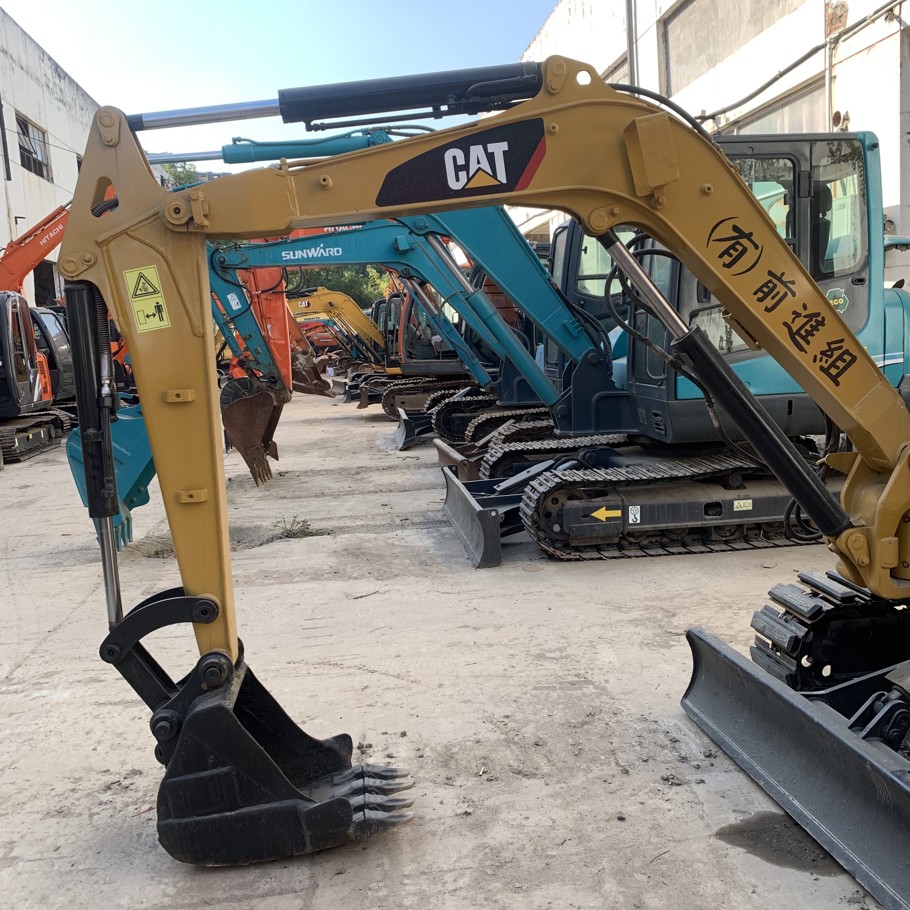 Used caterpillar Mini Excavator CAT303 original unreplaced with 23.6KW Power