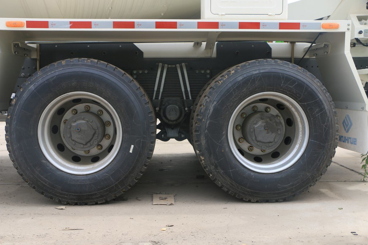 Sinotruk Haohan N7G Flat Top Half Row Seats 380 Horsepower Automatic Air Conditioning 6X4 Concrete Mixer Truck