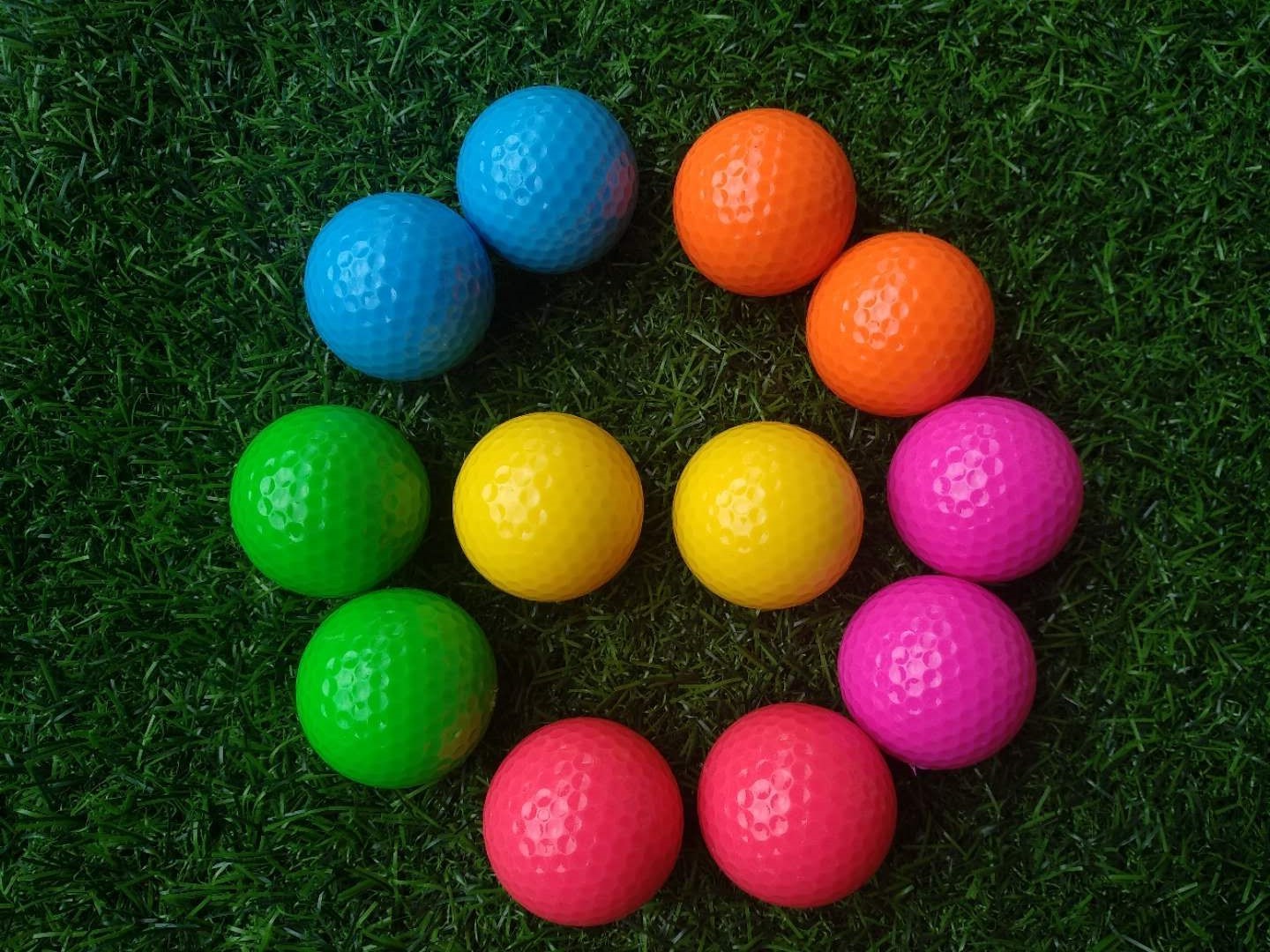 fluorescent golf ball , golf balls , fluorescent golf balls in black light (glow in uv )