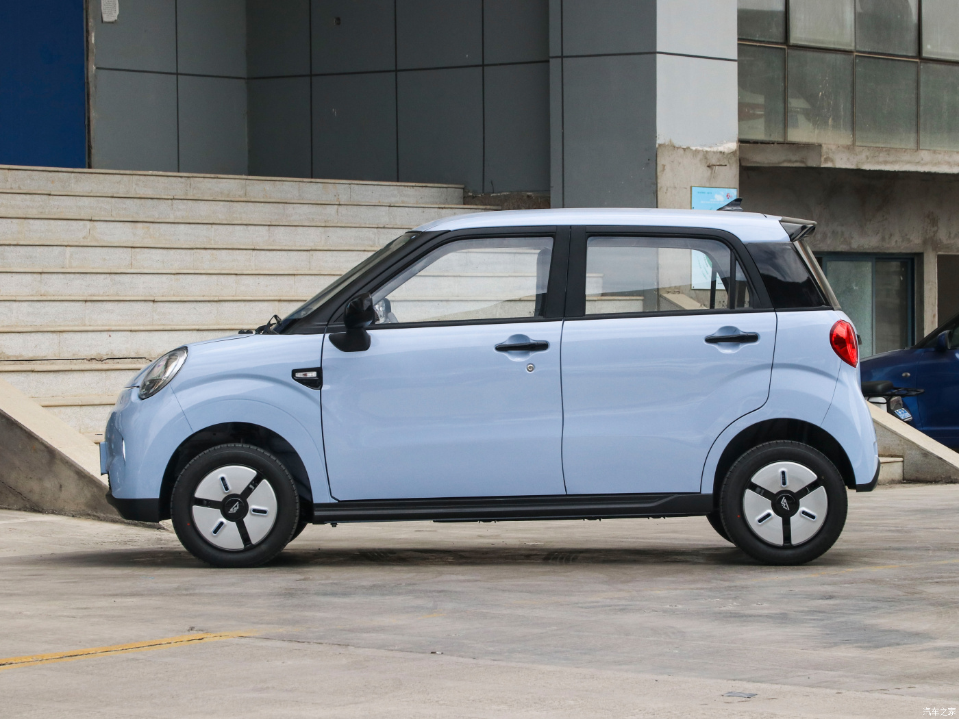 Discount sales in inventory Best price New LHD 4 Seats Mini EV LINGBAO BOX Electric Car Mini electric car cheap electric