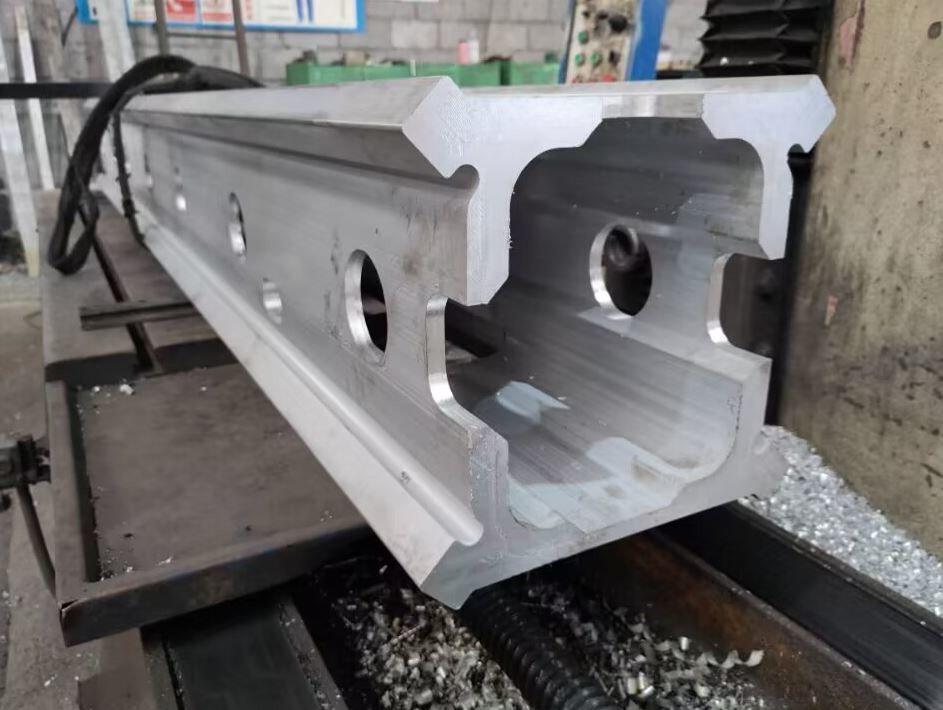 Machined ROC L6 Feed Beam Profile ROC L6 Drill Rigs Use Aluminum Extruded Profiles