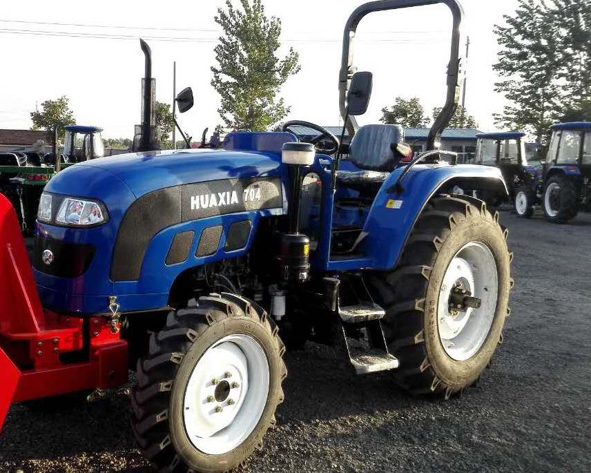 51.5kw 4 Wheel Drive Lawn Tractor , 70hp 4x4 Compact Tractor