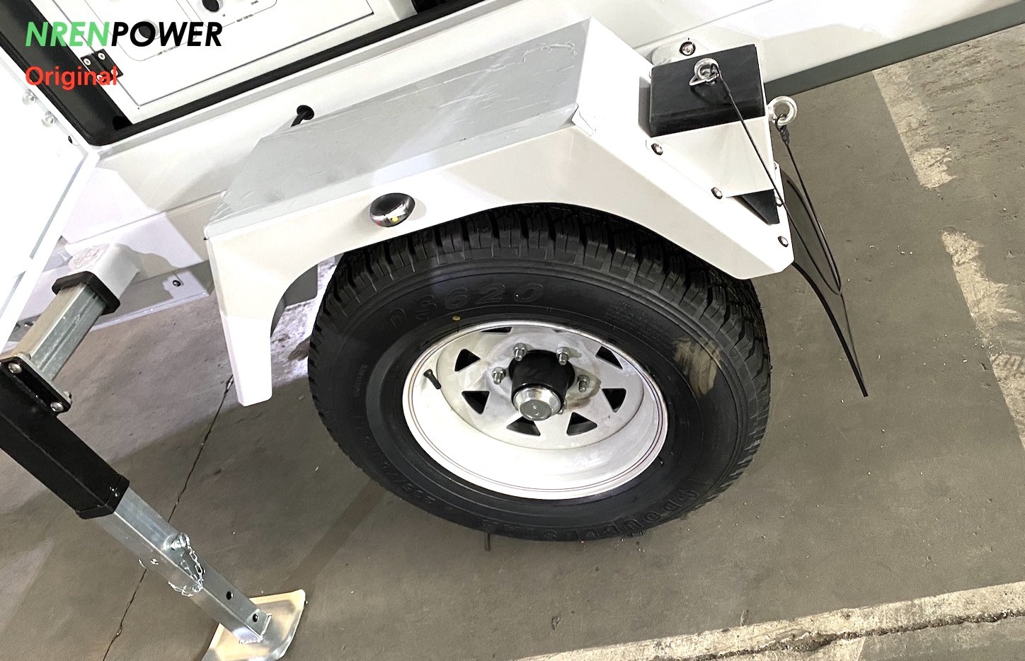 mobile solar LED lighting tower-4x435W solar panel powered-8x200AH batteries-9m hydraulic mast tower