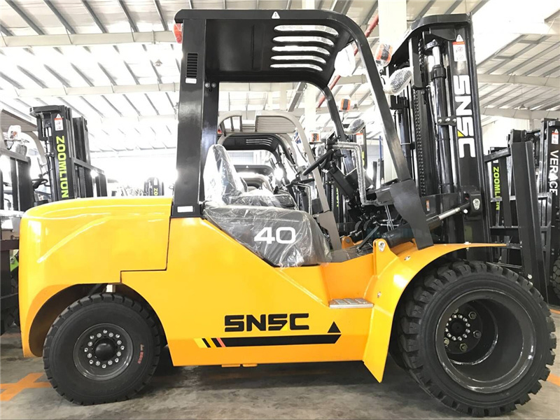 4.0 Ton Diesel Forklift Truck With 3 Way Wider Back Mirror And Water Proof Overhead Guard