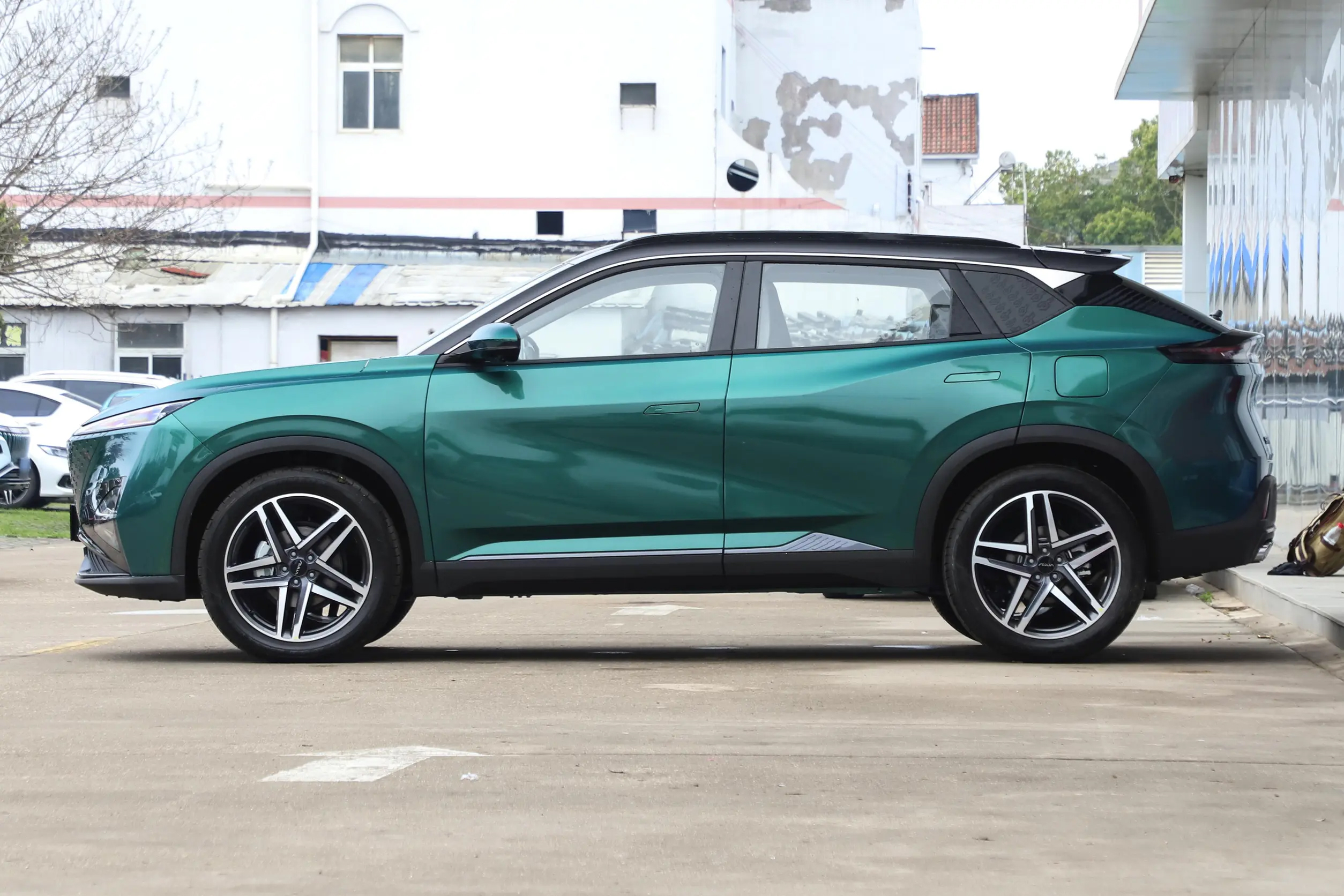 Dongfeng AEOLUS Haohan Gas Car 5-door 5-seater LED Electric Metal Leather Turbo SUV with ACC and Automatic Transmission