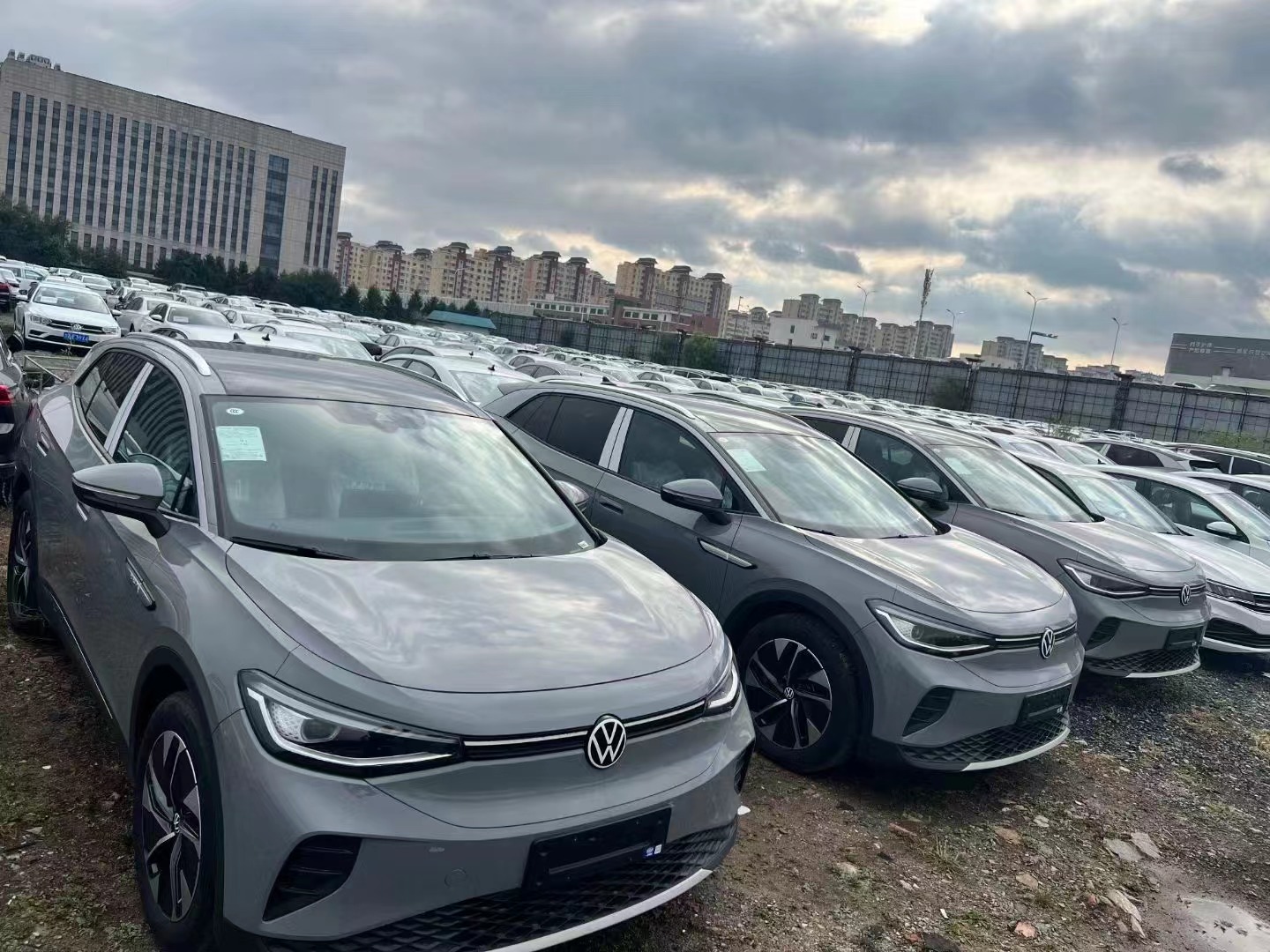 Left Steering Changan Automobile UNI-T Country VI Oil Truck With Advanced Car Entertainment System and ACC Cruise System Car
