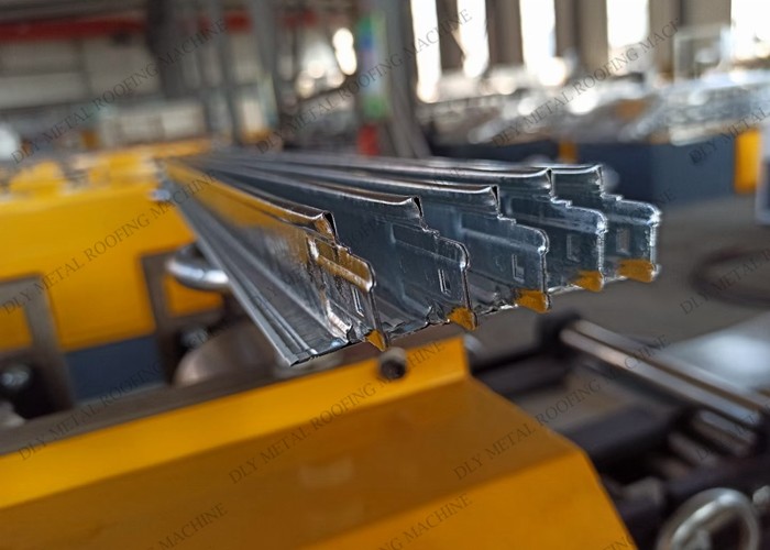 Automatic 1.5T Track Roll Forming Machine 3Kw Light Keel Forming Equipment