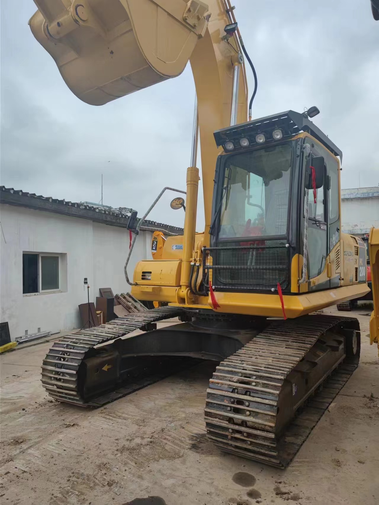 used crawler excavator used komatsu pc200/good condition with high power second hand excavator komatsu pc200 for sale