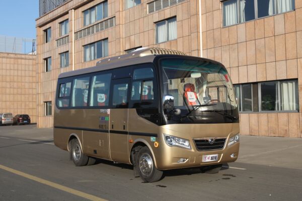 Affordable 5.9m 4x2 30 Seat Diesel Business Tourist Bus from with Manual Transmission
