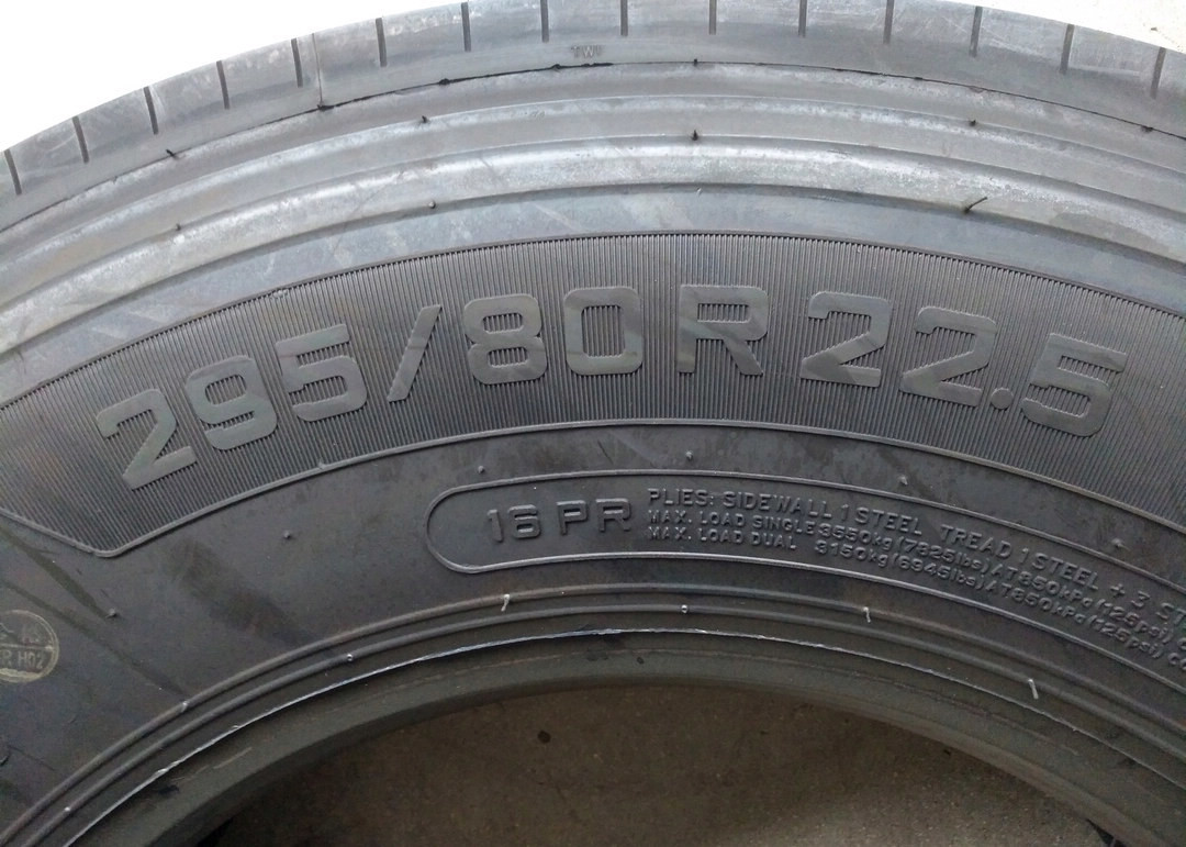 Cost Effective Highway Truck Tires 295/80R22.5 High Durability For Steer Axle