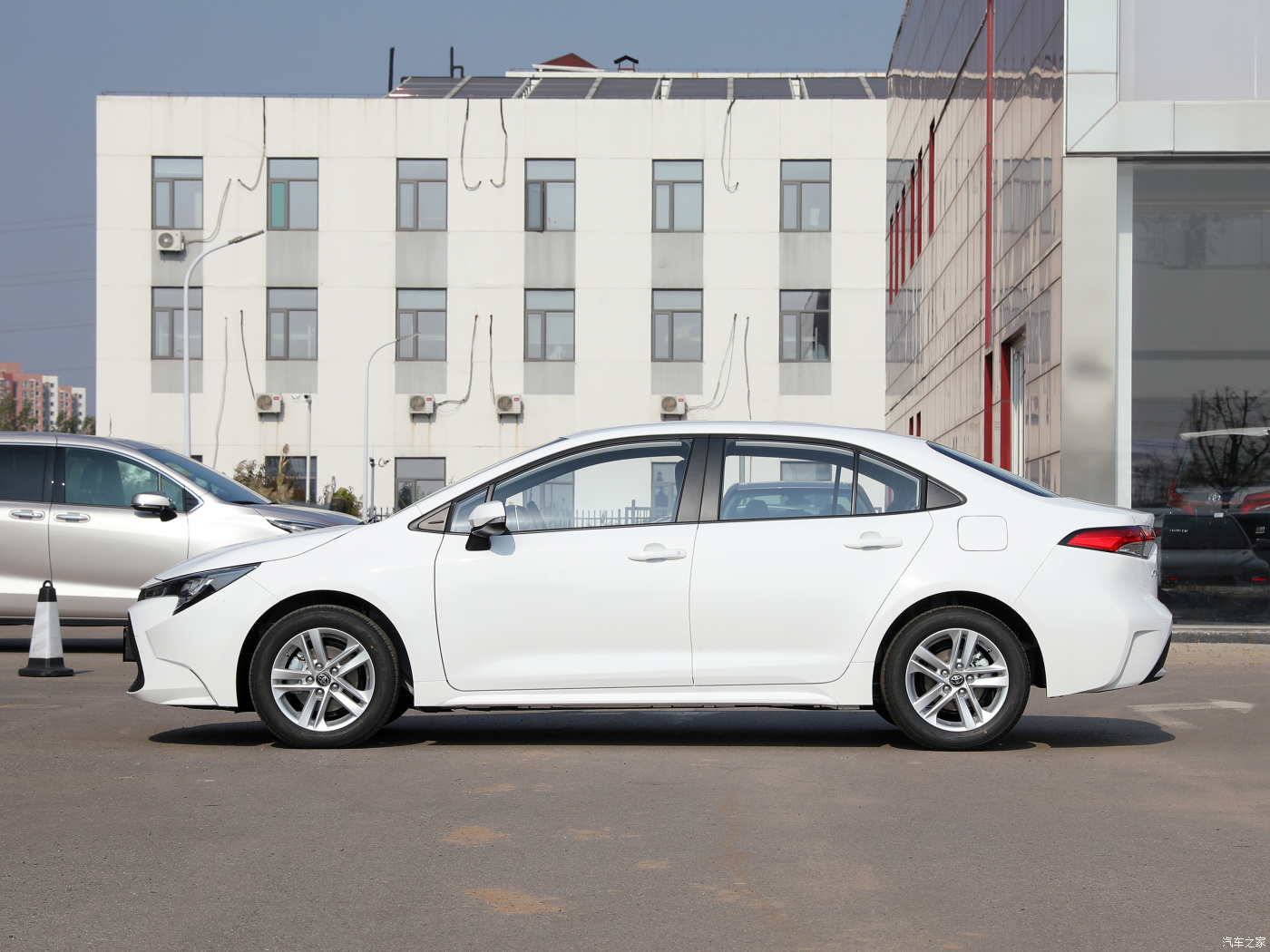 2023 New Toyo ta Hybrid Leiling 185T CVT Sedan with 4.6 m Long Car Body, Displacement and Full Speed Adaptive Cruise System