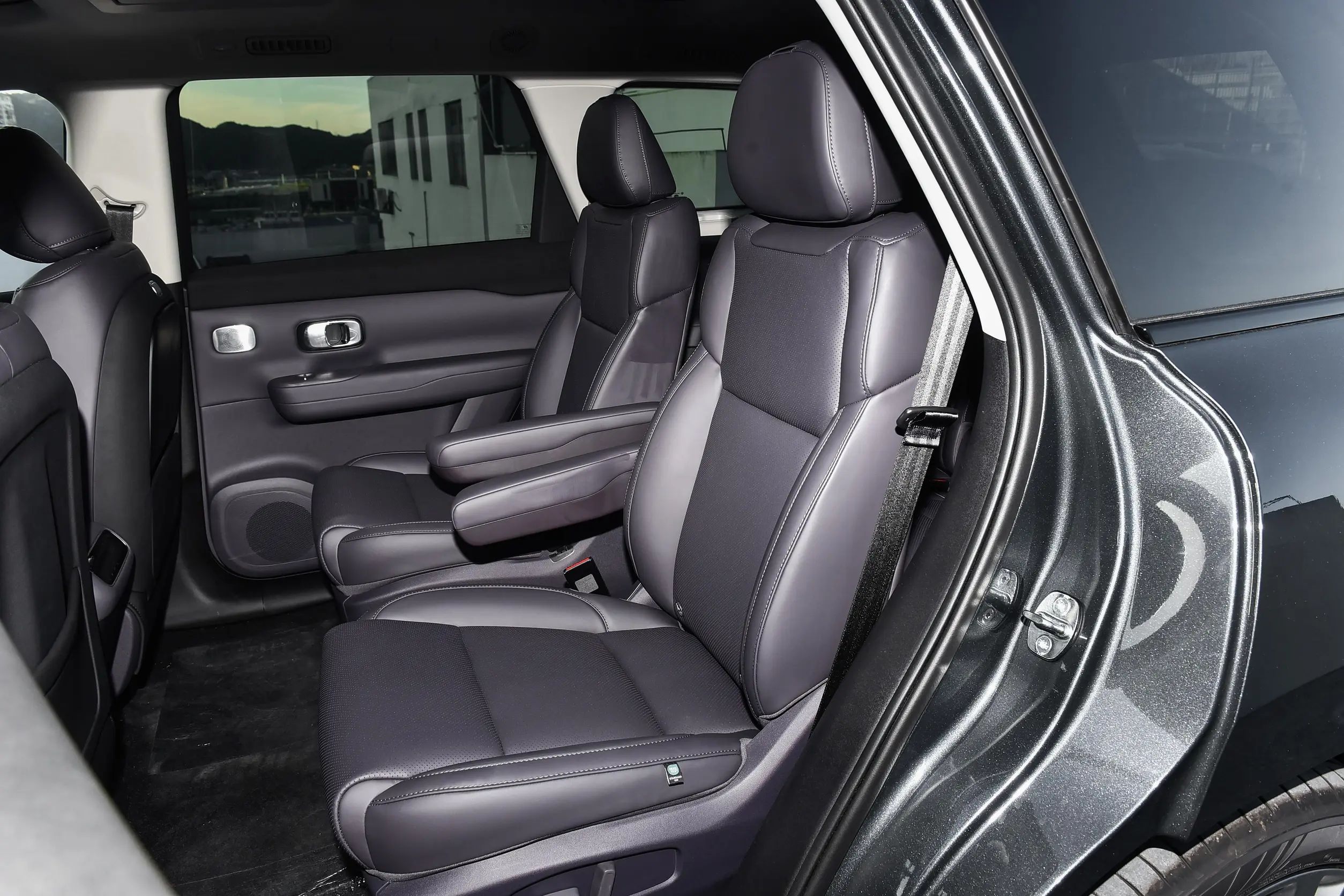 Leap Motor C16 Hybrid 5 Door 6 Seat SUV 170kmh 200 Electric Cars with Comprehensive Range of 1095km and Max Torque of 320Nm