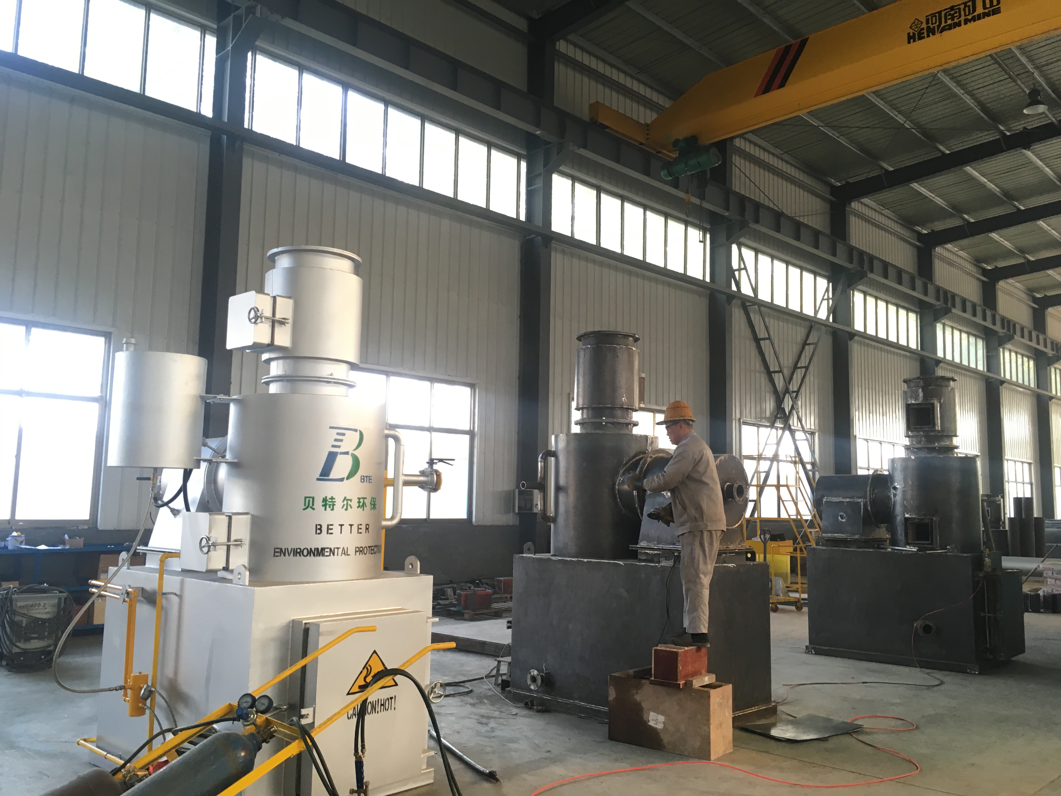 Hospital Incinerator For Smokeless Waste Incineration 1000 kg Weight 220V/380V Voltage