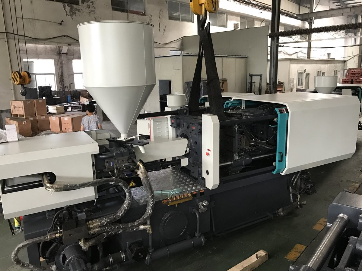 Energy Efficiency Plastic Injection Molding Machine High Control Precision With Low Noise