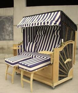 Quality Double Seat Roofed Wicker Beach Chair &amp; Strandkorb With Wood And Rattan Frame wholesale