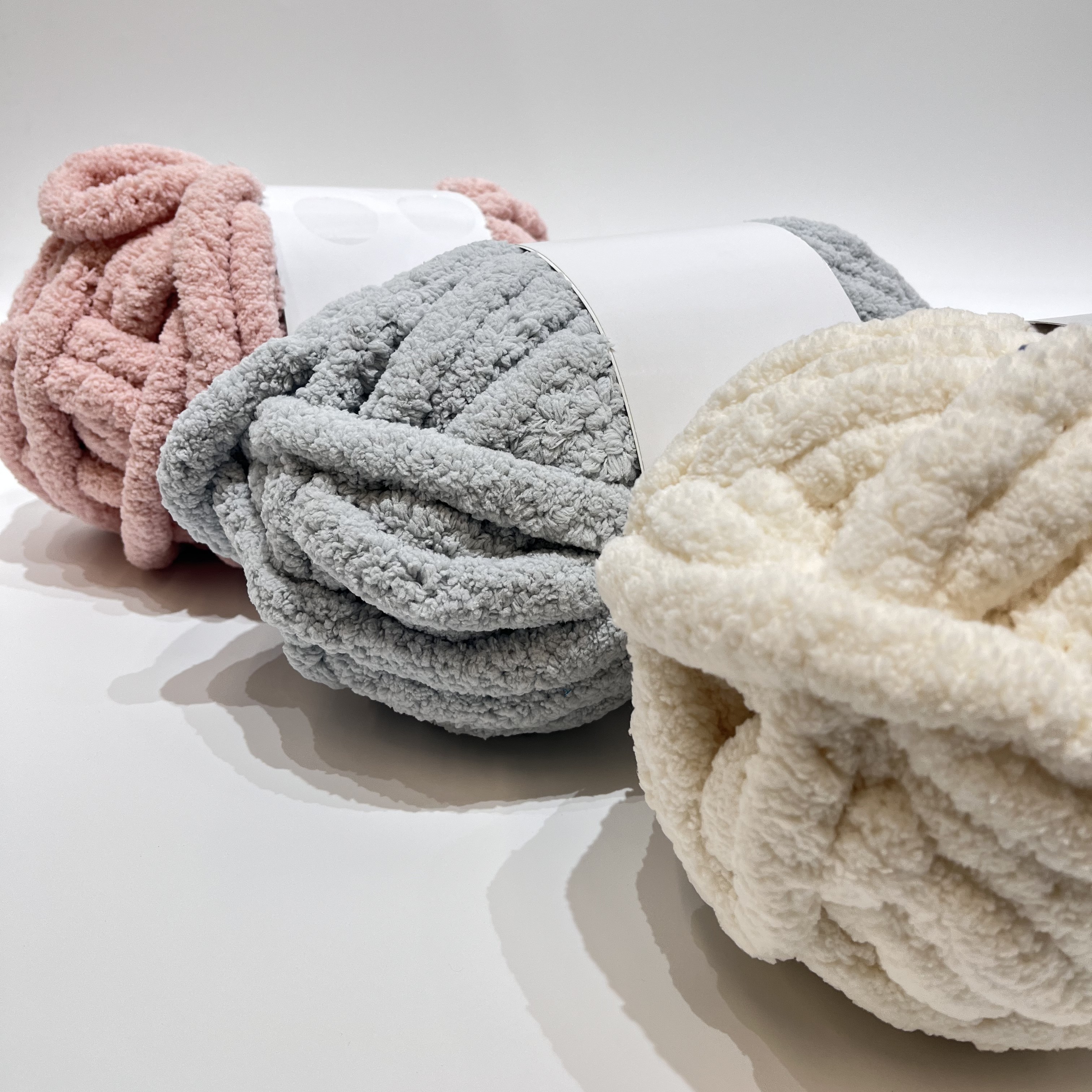 Customized Colorful Bulky Soft Chunky Chenille Yarn For Knitting Blankets
