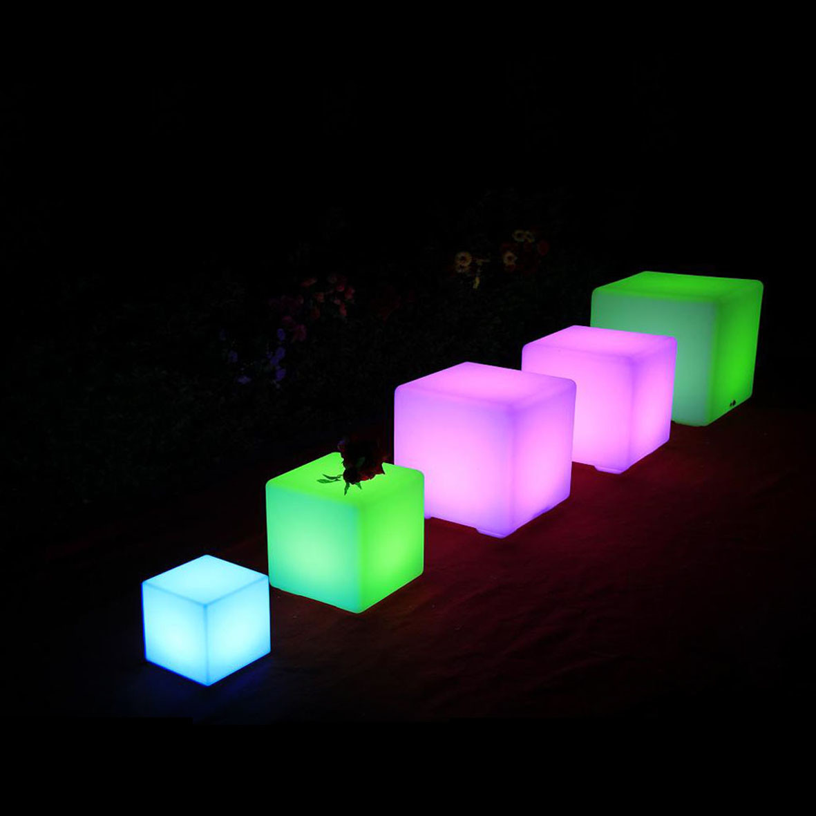 Glowing Outdoor LED Cube Light Chair Plastic IP65 Waterproof For Park Villa Decoration
