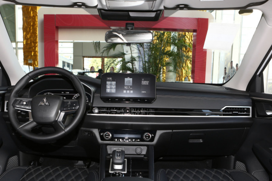 Outlander 2023 model 1.5t cvt two-wheel drive Zunyao version 7 seats Compact car