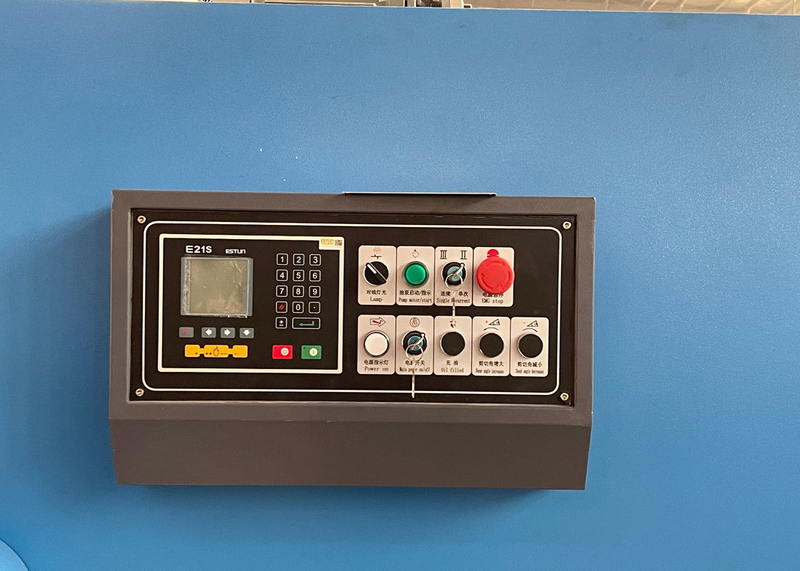 Efficient Hydraulic Guillotine Shearing Machine 3200mm Cutting Length E21S Controller
