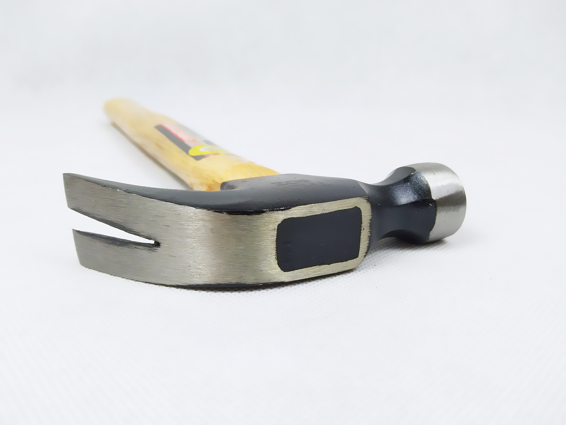 8OZ American Type Carbon Steel Wood Handle Carpenter Claw Hammer in Hand Tools