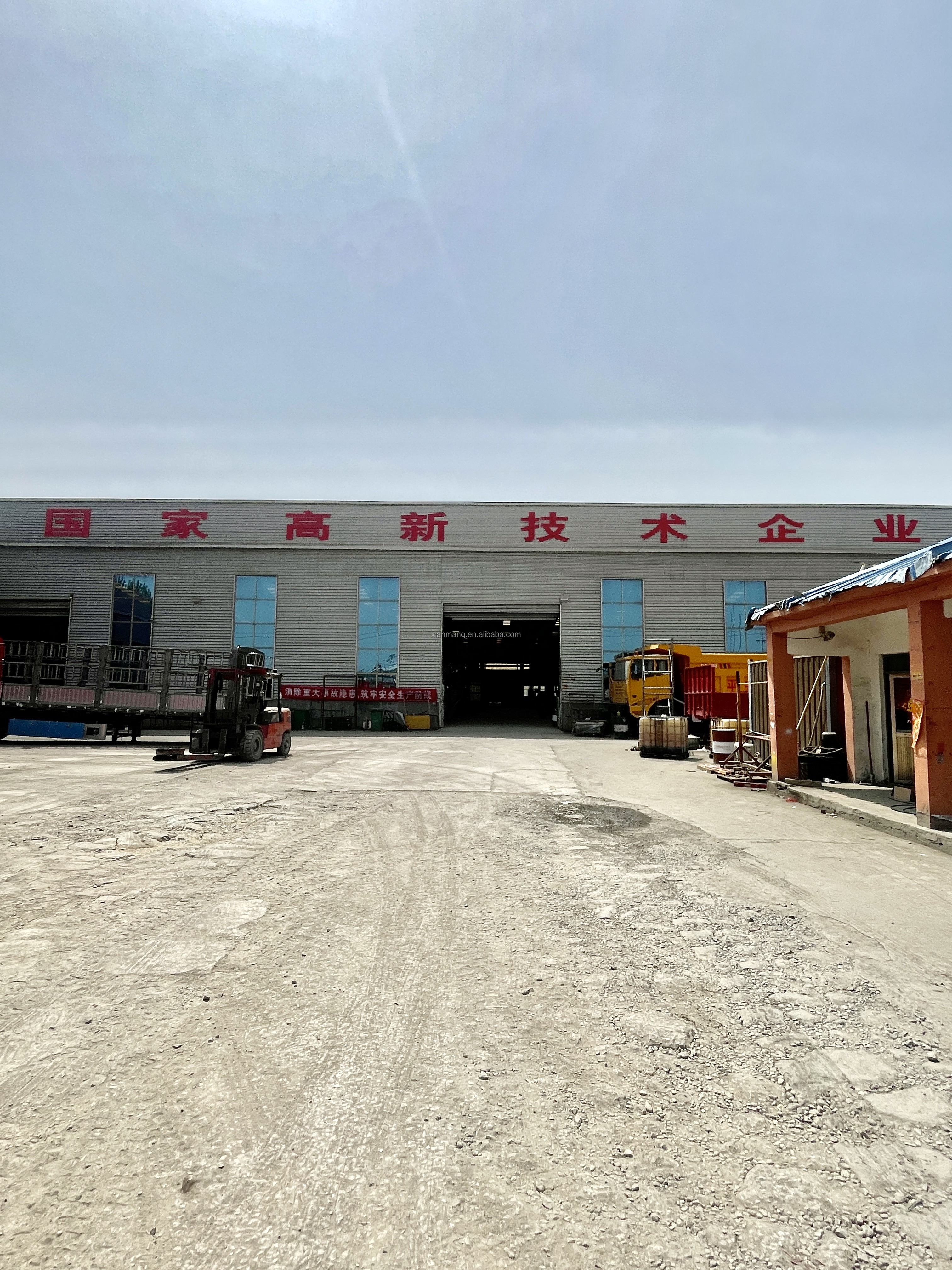 SINO TRUCK 40T 50T Howo Tractor Truck with WEICHAI Engine 300-400L Fuel Tank Capacity