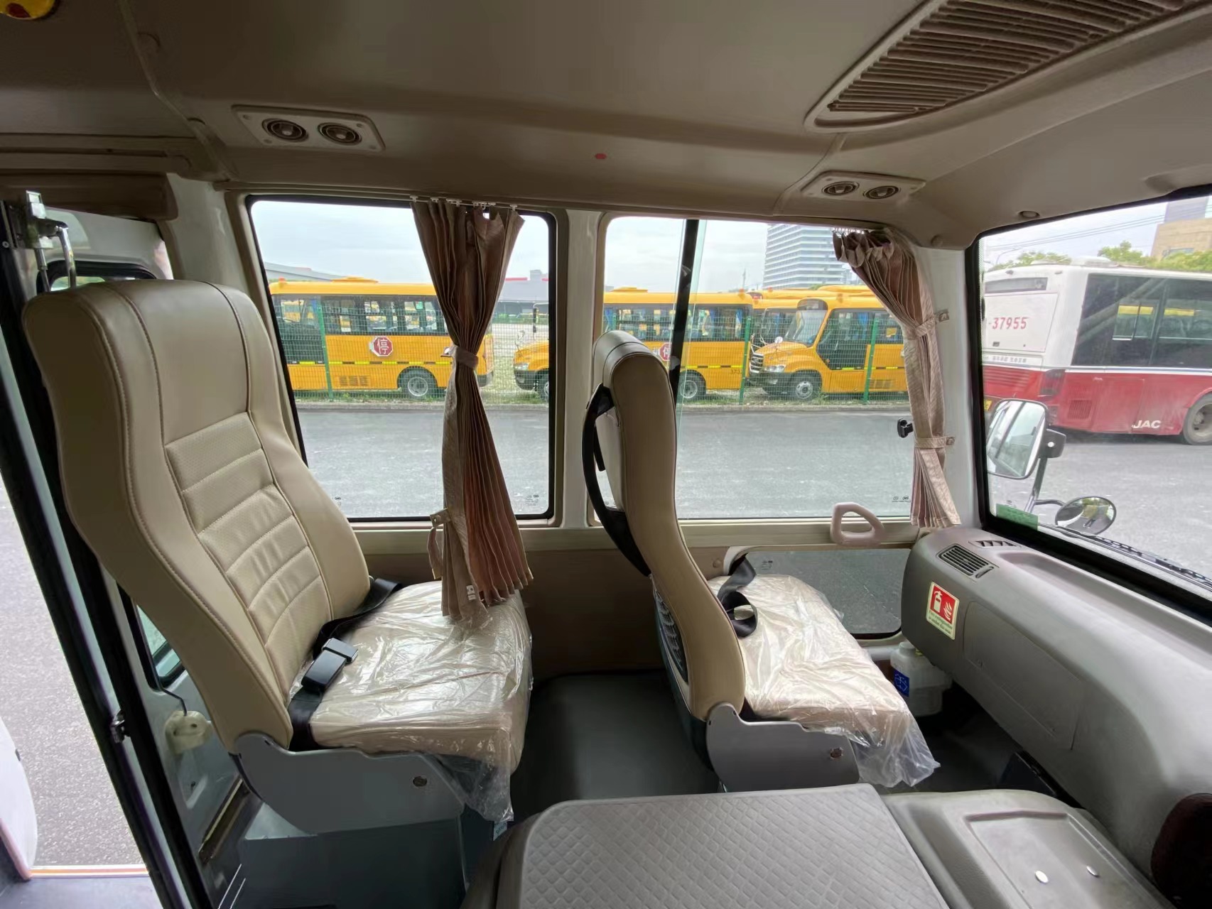 22 Seats Small Passenger Coaster Bus with Air Condition Six Speeds Transmission LC6T450