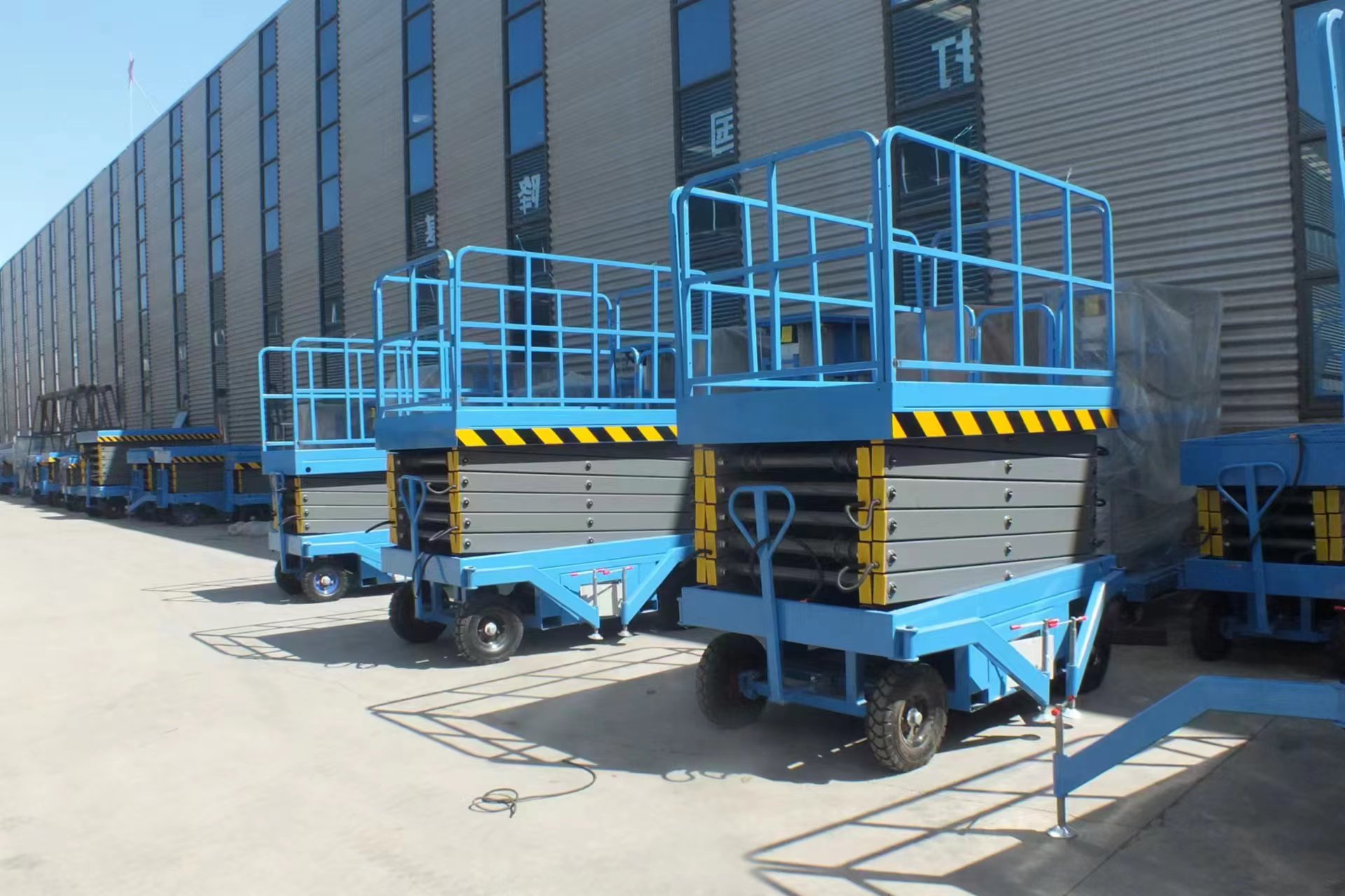 2860 kg 4m 5m 6m 8m 10m 12m 14m 16m Electric Self Propelled Hydraulic Scissor Aerial Work Lift Platform