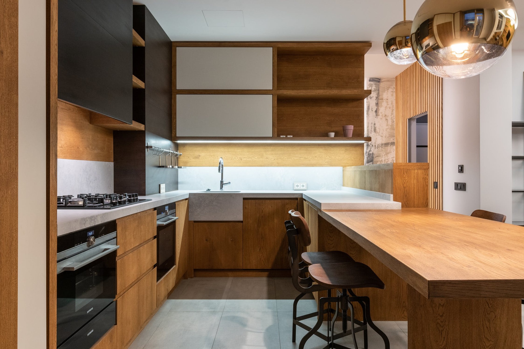 Solid Wood Affordable Luxury Gray Glossy Modular Kitchen Cabinet with Blum Hardware