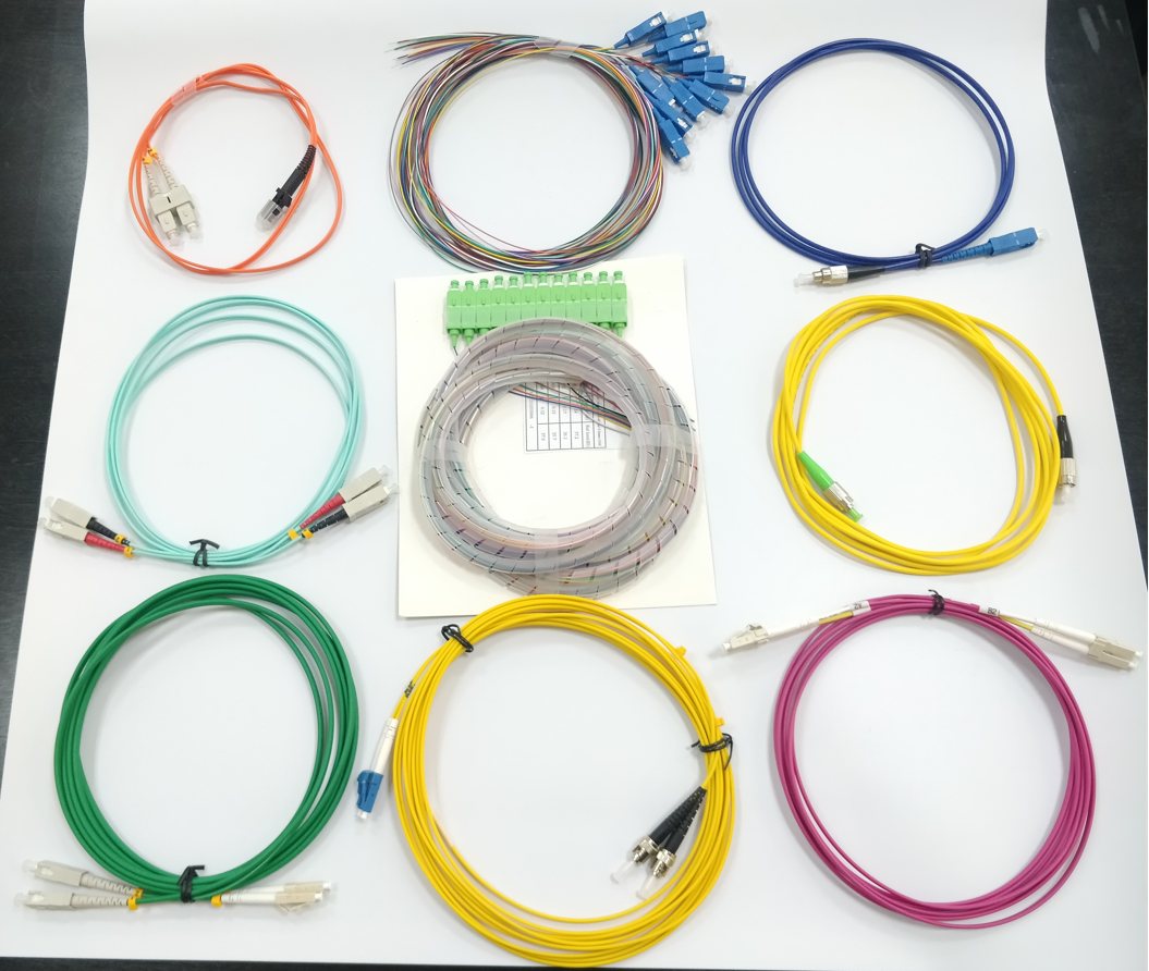 12 Cores LC UPC Fiber Optic Pigtail Multimode G657A1 FTTH Pigtail For Network Connections