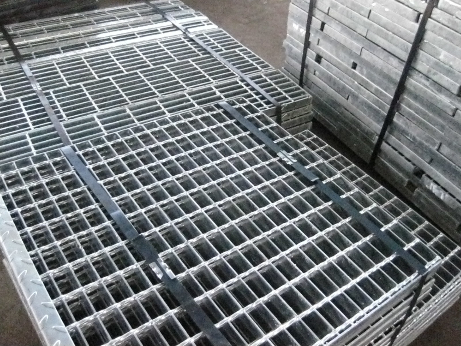 Q195 Hot Dipped Galvanized Steel Stair Treads Grating Building Materials Metal