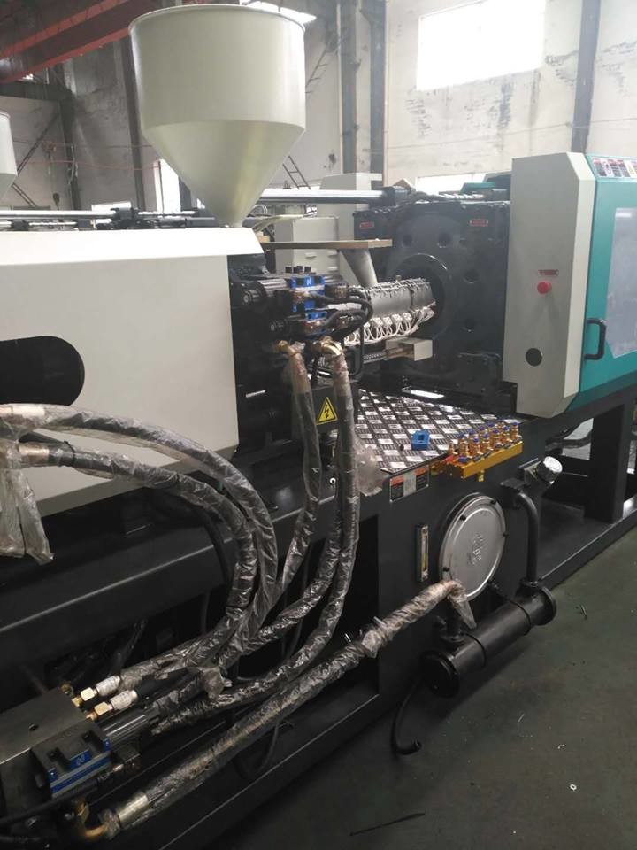 Custom Plastic Injection Molding Machine For Disposable Plastic Plates