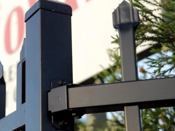PVC Coated Ornamental Spear Top Security Steel Tubular Fence in Garden, Home,