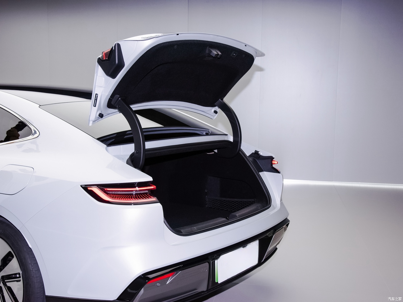 2024 Geely Galaxy E8 Electrico Sedan Automotive 665KM Range Max Speed of 190 Km/h 5 Seats Energy Vehicle