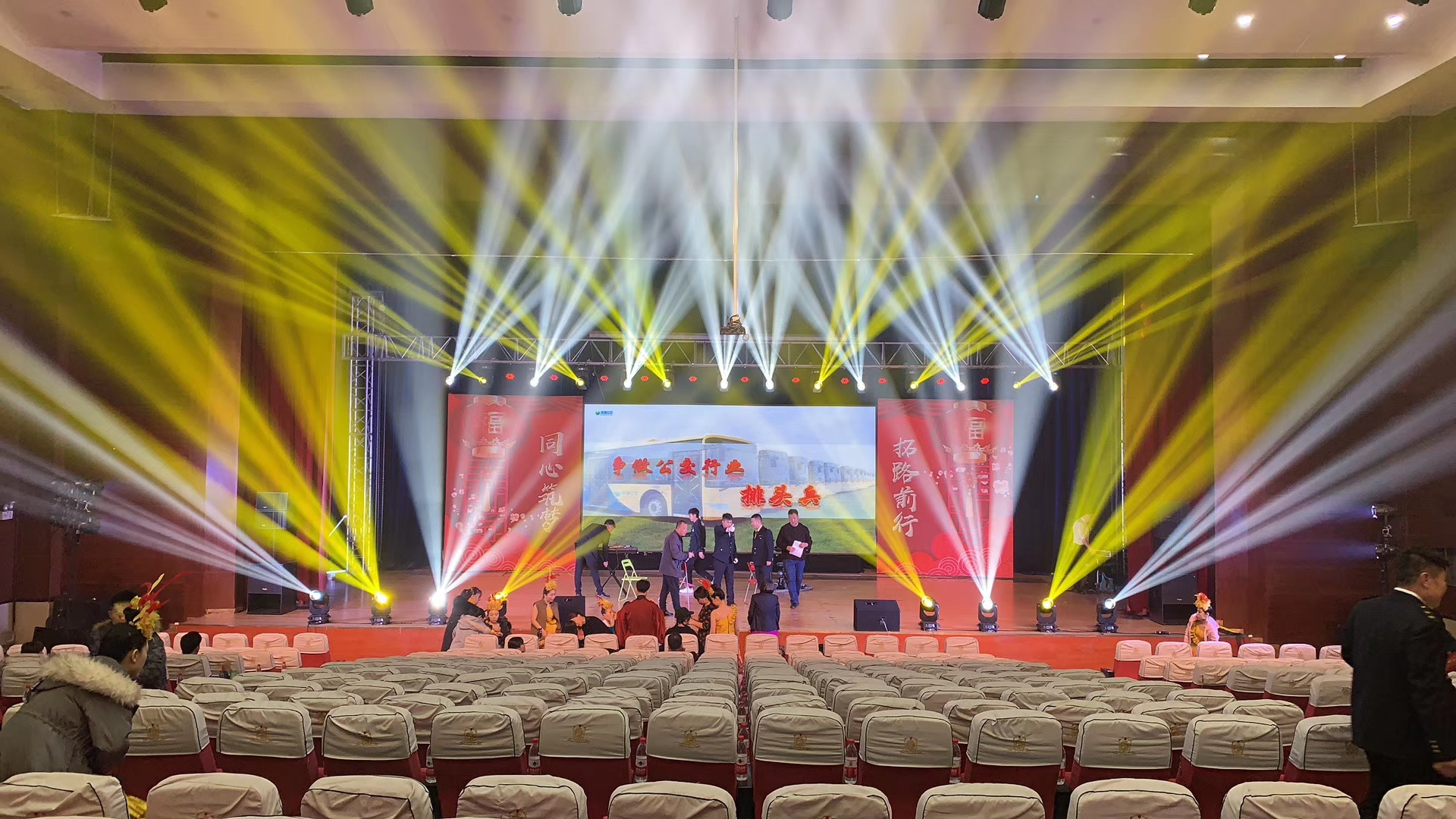 RGBW Moving Head Light for Theme Park and DJ Stage Disco 15 KG 50000 Hours Lifespan