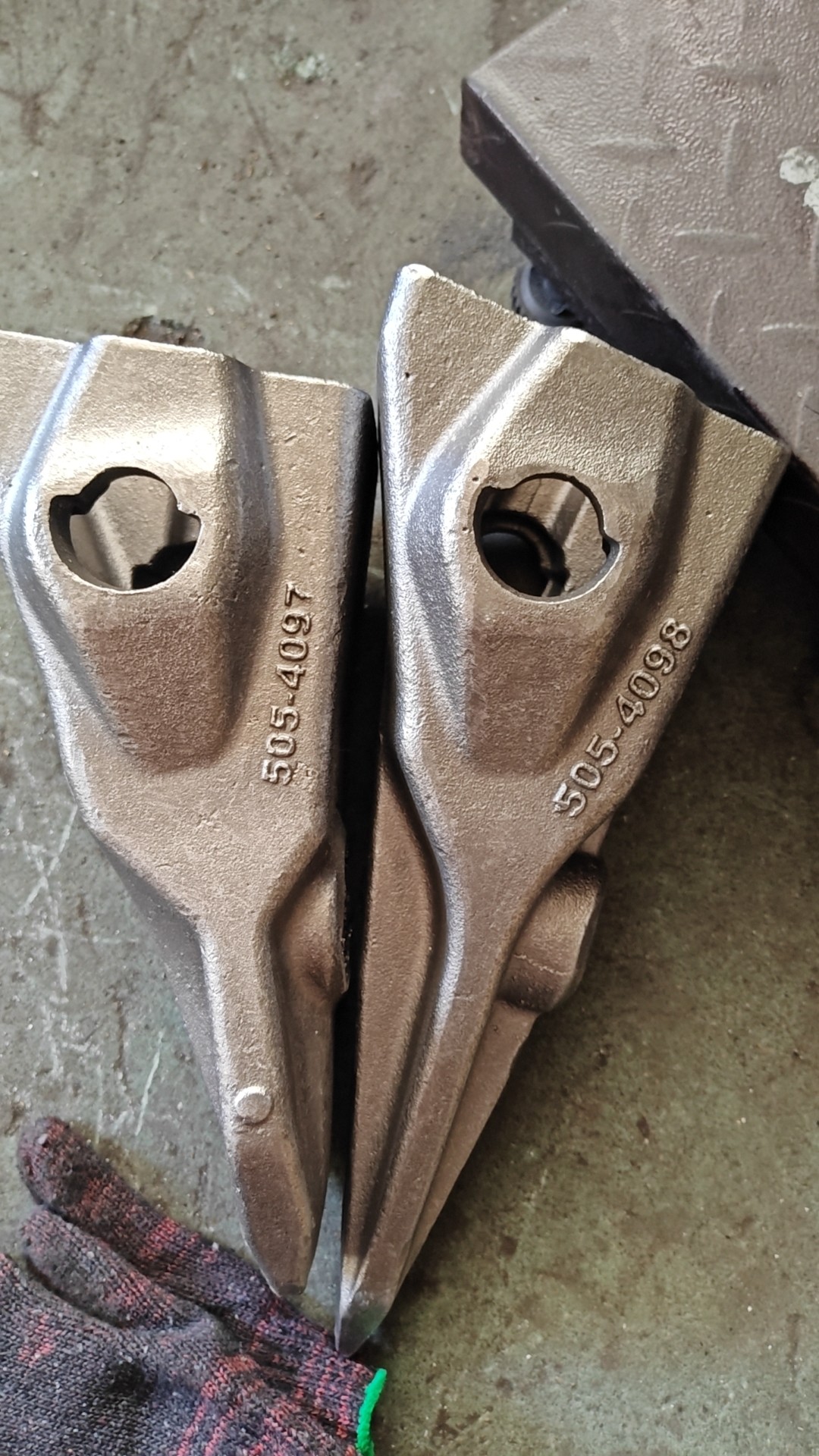 CAL098TL A90 Excavator GP Spike Tip 505-4098 For D320L E320c PENETRATION PLUS TOOTH Excavator Spare Parts