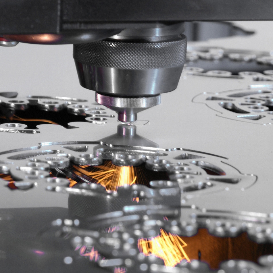 Fiber Metal Laser Cutting Machine With 3 Ways Auto Exchange Cutting Gas Paths