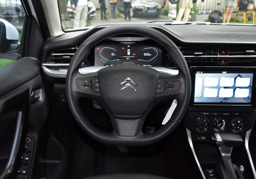 DongFeng Citroen C3-XR 5-Seat Small SUV Made in with 2655mm Wheel Base and Battery Capacity of kWh