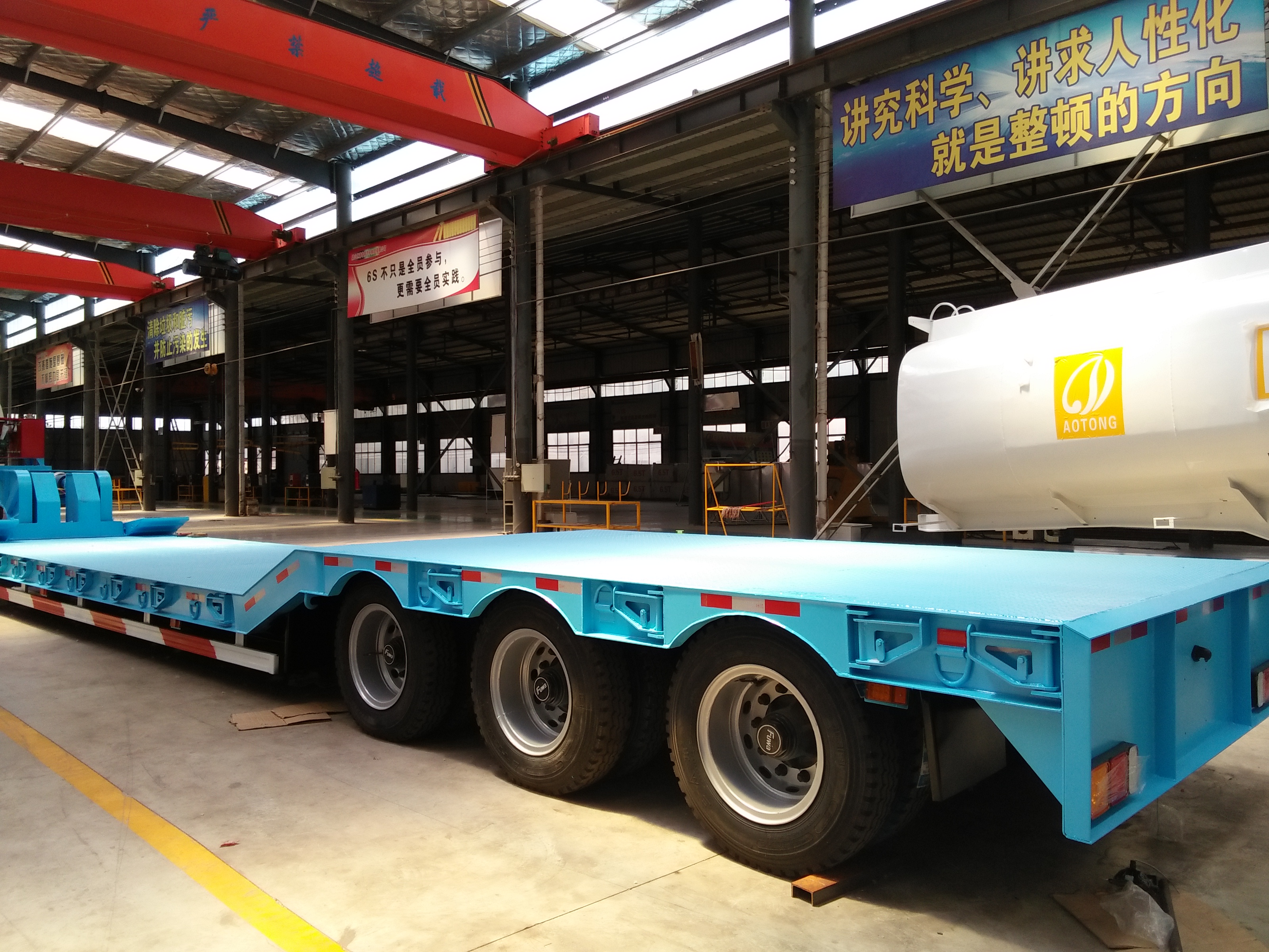 Extra Low Drop Deck Trailer Manufacture Liangshan Juyuan Special Vehicle Manufacturing Co
