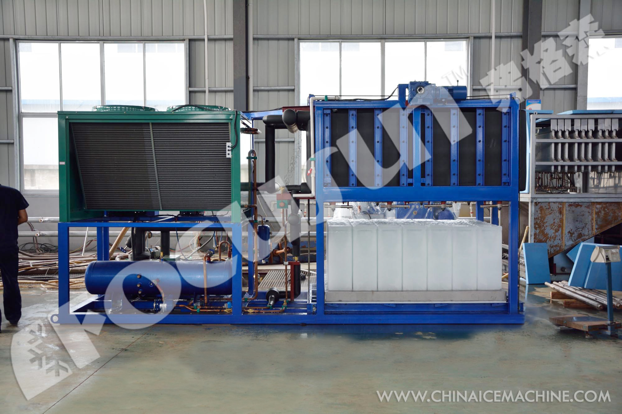 High Capacity 1T Per Day Flake Ice Machine with 500KG Ice Storage and 380V Voltage